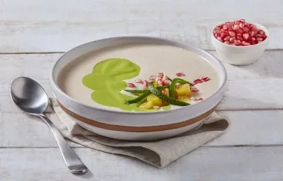Crema de nogada con chile poblano