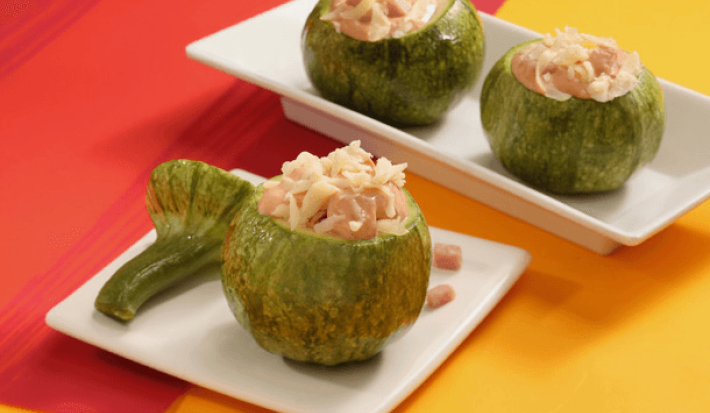 Calabacitas rellenas de salchicha | Recetas Nestlé Calabacitas rellenas de salchicha | Recetas Nestlé