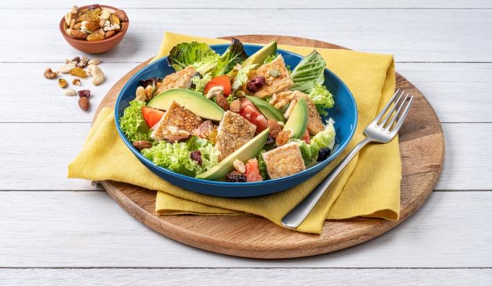 Ensalada de Pollo Empanizado con Vegetales | Recetas Nestlé Ensalada de Pollo Empanizado con Vegetales | Recetas Nestlé
