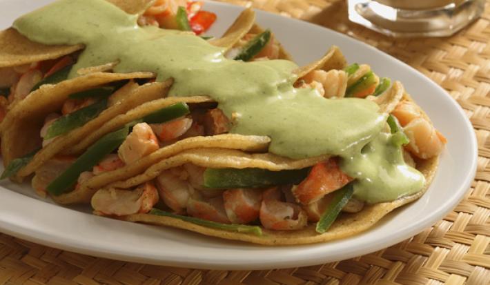 Enchiladas de camarón en salsa de aguacate