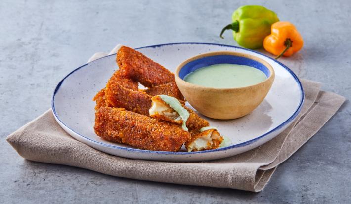 Dedos de pescado con dip de habanero