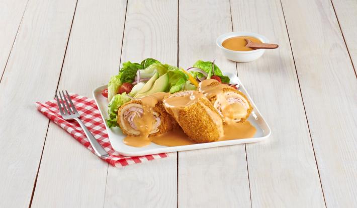 Pechuga Cordon Bleu con Salsa de Chipotle | Recetas Nestlé Pechuga Cordon Bleu con Salsa de Chipotle | Recetas Nestlé