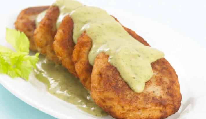 Tortitas de papa y atún con salsa verde