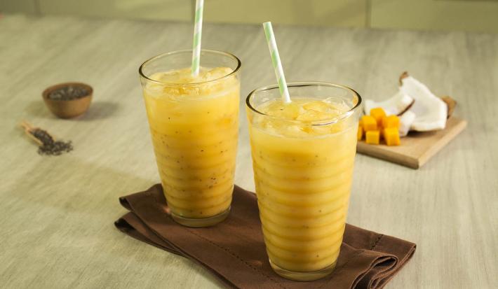 Agua de mango, coco y chía