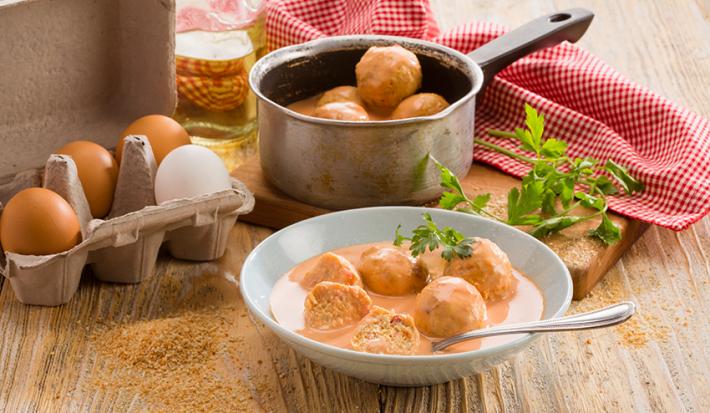 Albondigas de pollo en salsa de chipotle