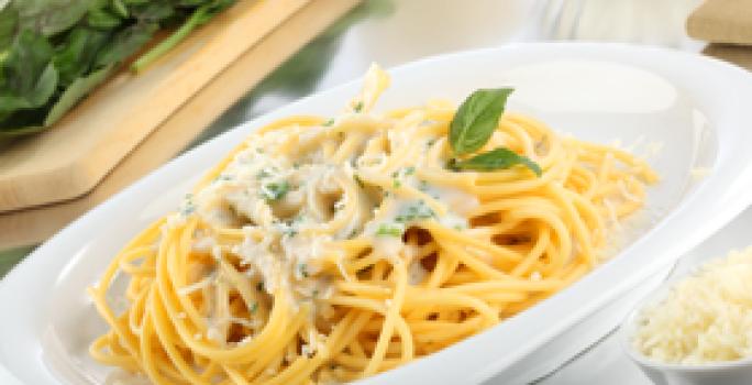 Spaghetti a la crema de albahaca