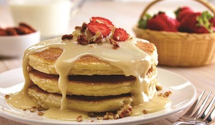 Hot cakes de frutos rojos