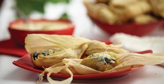 Tamales de huitlacoche y queso Oaxaca