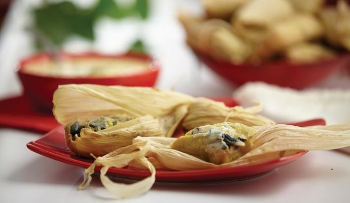 Tamales de huitlacoche y queso Oaxaca