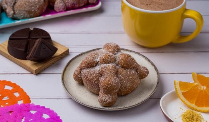 Pan de Muerto de Chocolate con Naranja