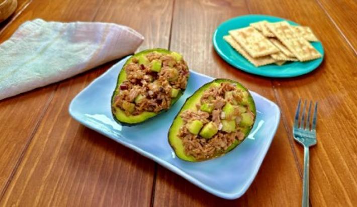 Aguacates Rellenos con Atún