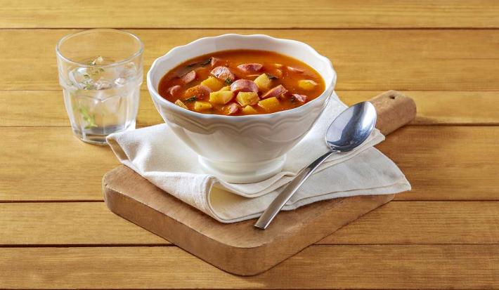 Sopa de papa con espinaca y salchicha