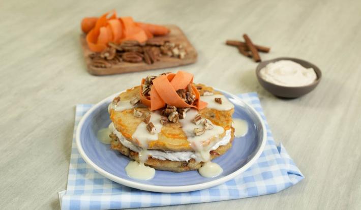 Hot cakes de zanahoria con betún