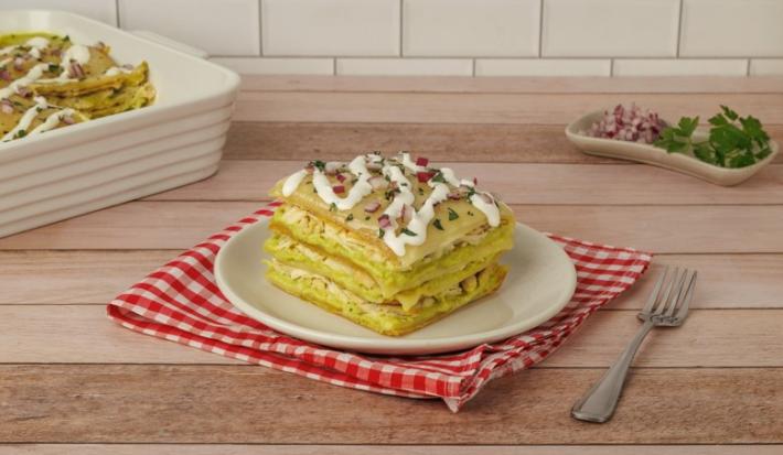 Pastel Azteca con Salsa Suiza