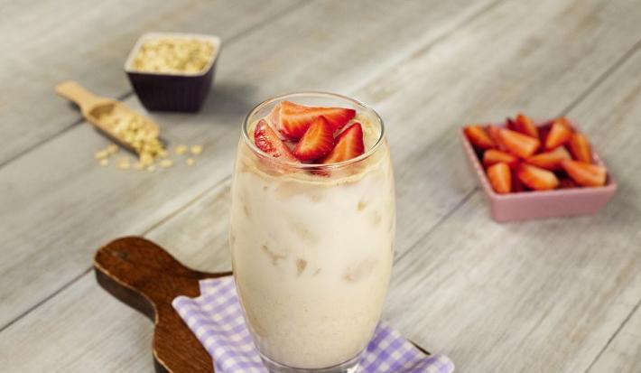 Agua de avena con fresa Agua de avena con fresa