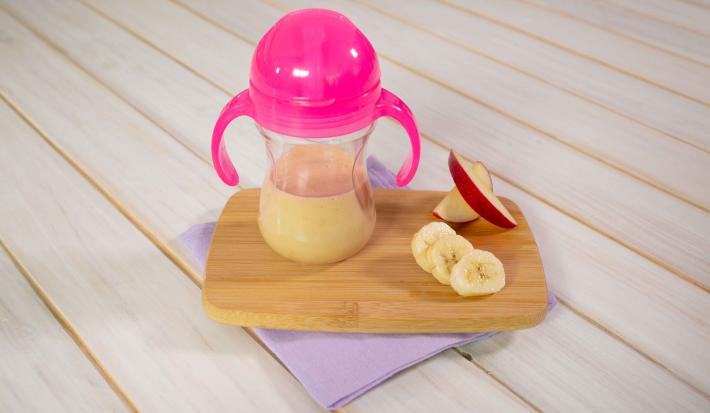 Licuado de yogurt con manzana y plátano