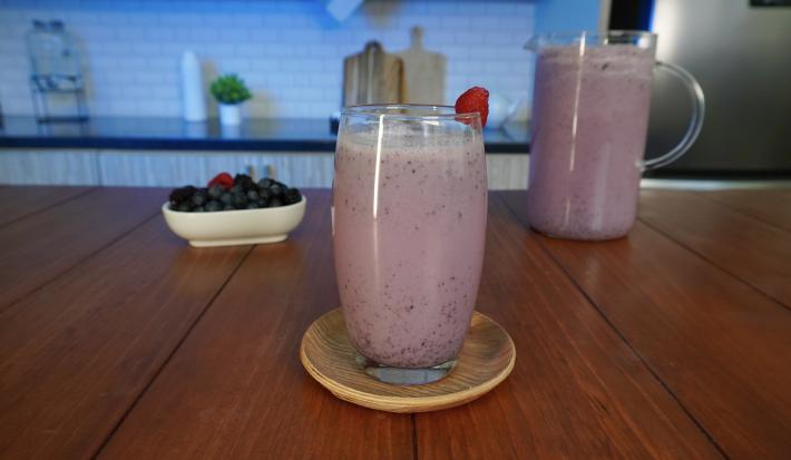 Agua cremosa de frutos rojos