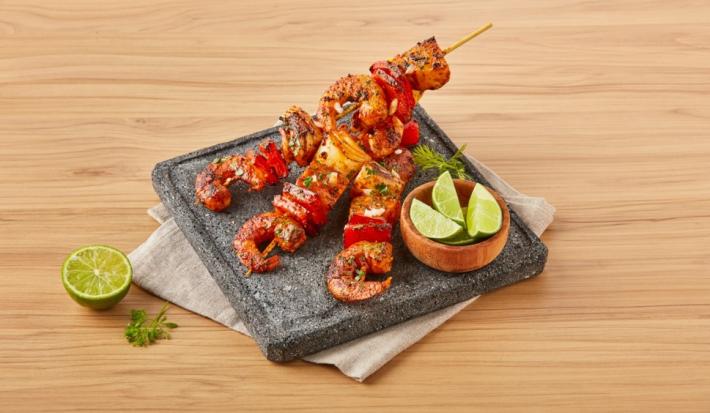 Brochetas de camarón