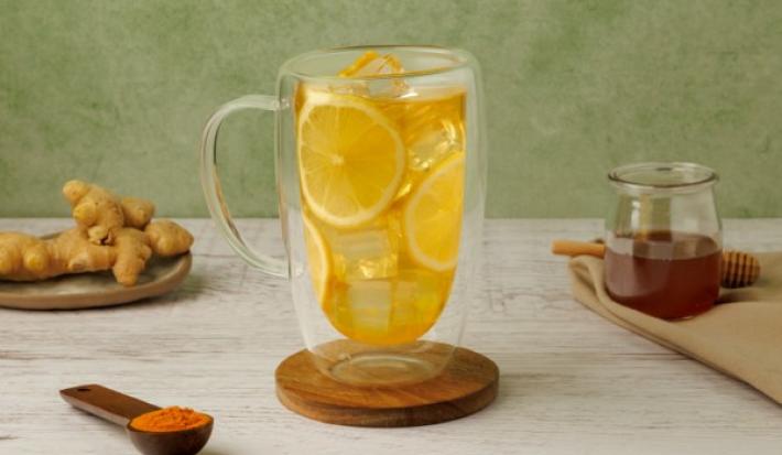Té frío de Cúrcuma Jengibre con Limón
