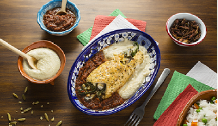 Pollo relleno de huitlacoche con salsa de chapulín