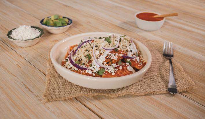 Chilaquiles rellenos de frijol