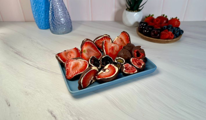 Frutas cubiertas de chocolate Frutas cubiertas de chocolate