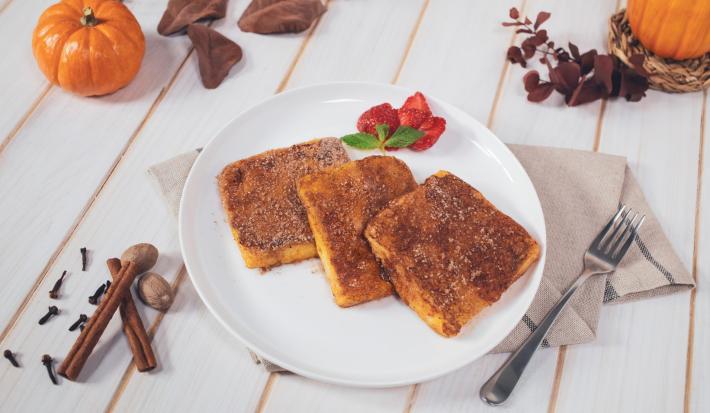 PAN FRANCÉS PUMPKIN SPICE preparado con Leche Evaporada CARNATION® CLAVEL®