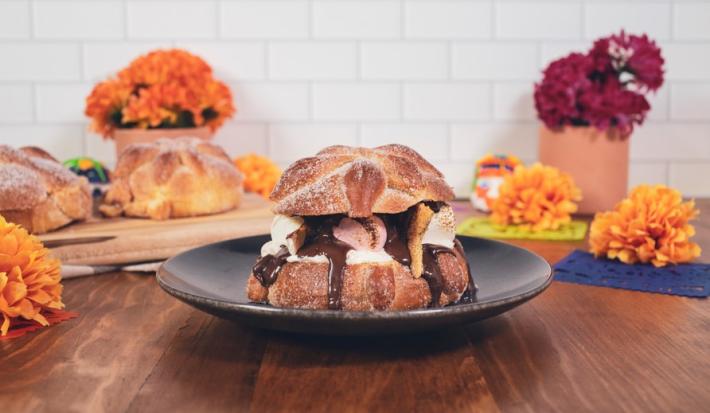 PAN MUERTO S'MORES preparado con Leche Condensada LA LECHERA®
