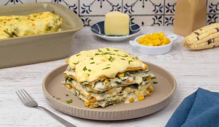 Pastel Azteca de Rajas con Crema y Queso
