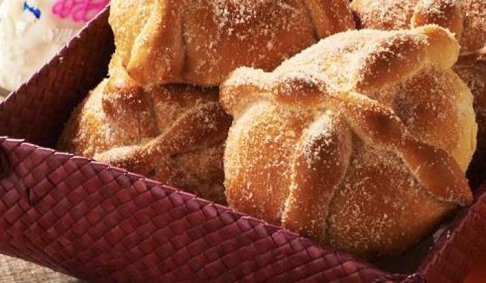 Pan de muerto con ralladura de naranja Pan de muerto con ralladura de naranja
