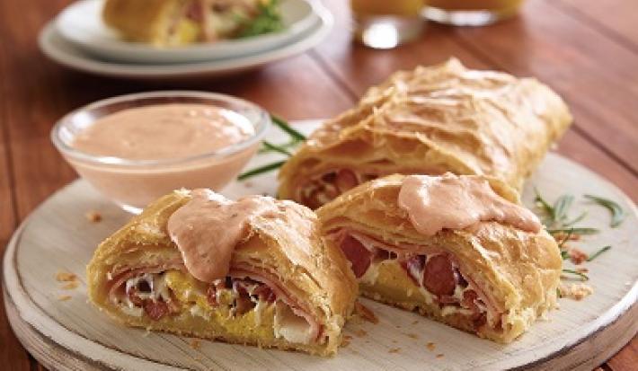 rollo de huevo con salsa de jitomate