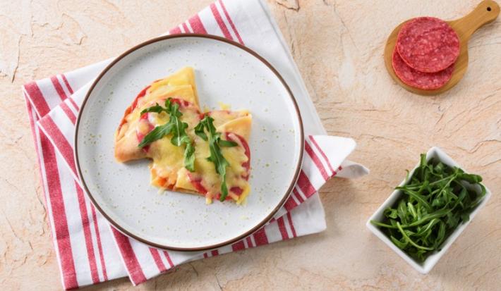 CREPA PIZZA preparada con eche Evaporada CARNATION® CLAVEL®