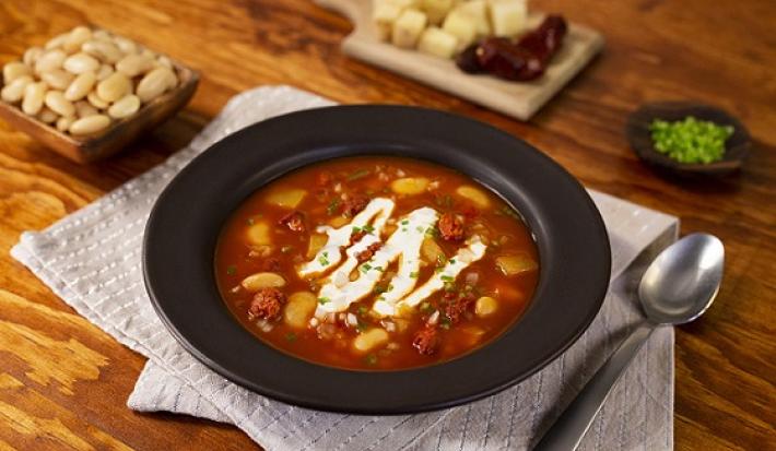 Sopa de alubias con chorizo