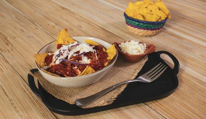 Chilaquiles con salsa de chorizo