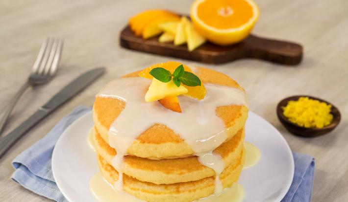 Hot cakes de naranja