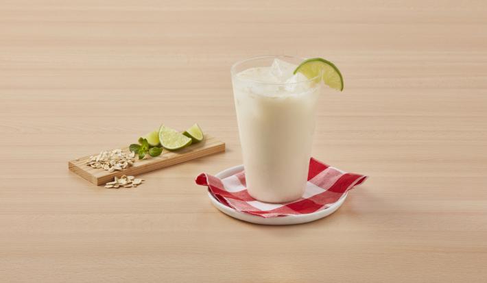 Agua de avena con limón
