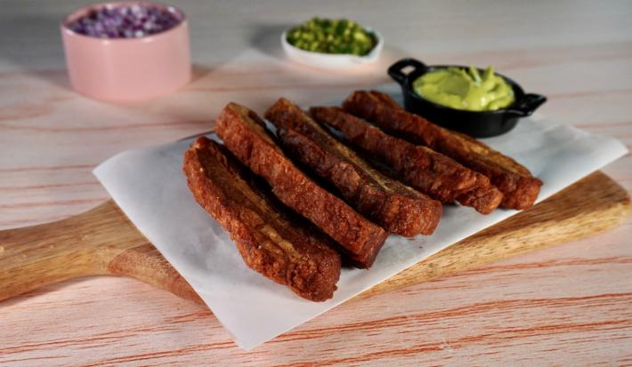 Chicharrón con Guacamole Cremoso