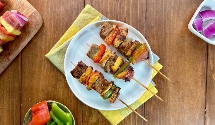 Brocheta de carne y pollo
