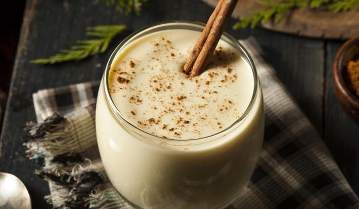 AGUA de CEBADA preparada con Leche Evaporada CARNATION® CLAVEL®