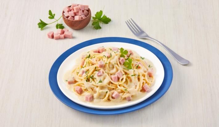 Espagueti cremoso con jamón Espagueti cremoso con jamón