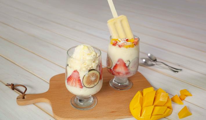 Copa de fruta con dulce de mango Copa de fruta con dulce de mango
