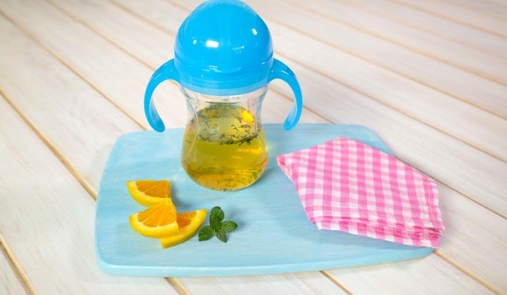 Juguito de uva con naranja y hierbabuena Juguito de uva con naranja y hierbabuena