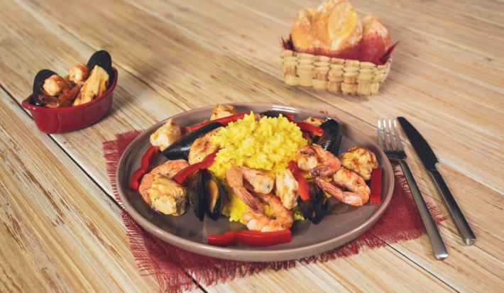 ARROZ CREMOSO MAR y TIERRA preparado con Leche Evaporada CARNATION® CLAVEL®
