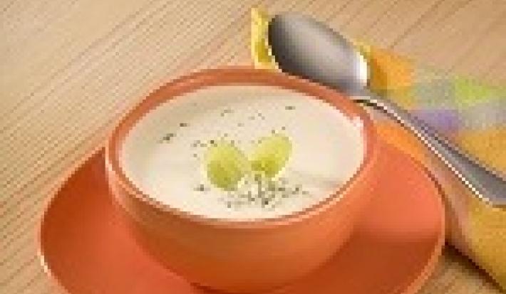 crema de queso con uvas