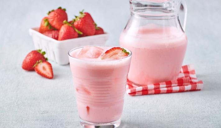 Agua de Fresa con Plátano y Manzana