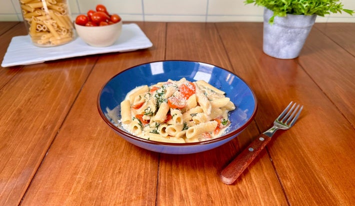 Pasta en Salsa de Cuatro Quesos y Espinacas