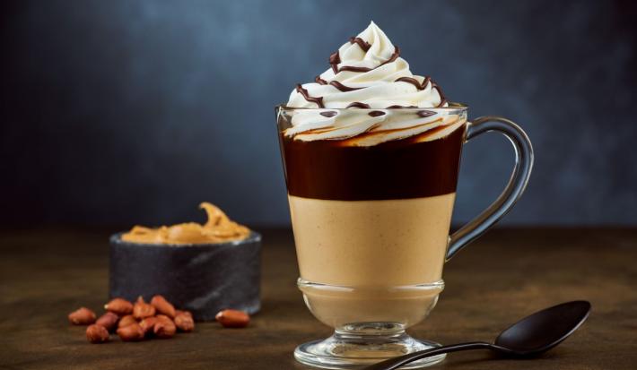 PIKE NUT COFFEE preparado con Leche Evaporada CARNATION® CLAVEL® PIKE NUT COFFEE preparado con Leche Evaporada CARNATION® CLAVEL®