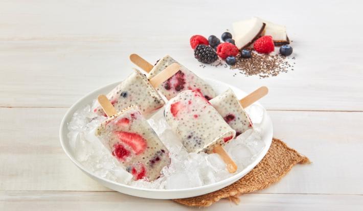 Paletas de limón con frutos rojos y chía Paletas de limón con frutos rojos y chía