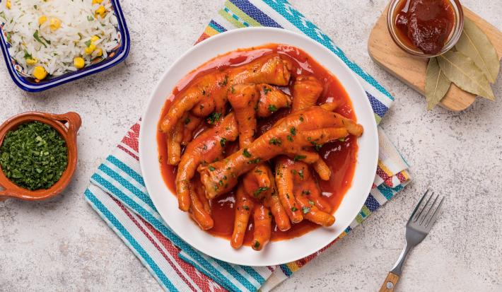 Patitas de Pollo Enchipotladas