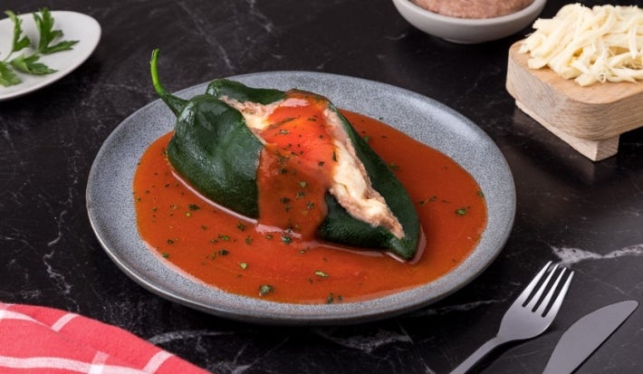 Chiles Rellenos de Queos con Frijoles